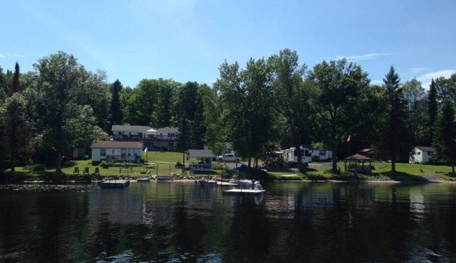 COZY COMMANDA LAKE COTTAGES