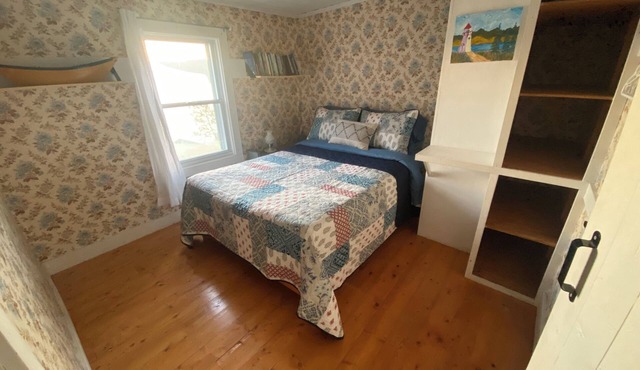 Cozy cottage in the heart of Woody Point with ocean views of Gros Morne!