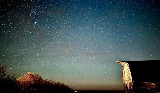 Cozy Cottage on the Farm! Getaway an enjoy nature and the Dark Sky.