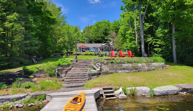 Cozy cottage retreat near beautiful Bobcaygeon on Big Bald Lake!