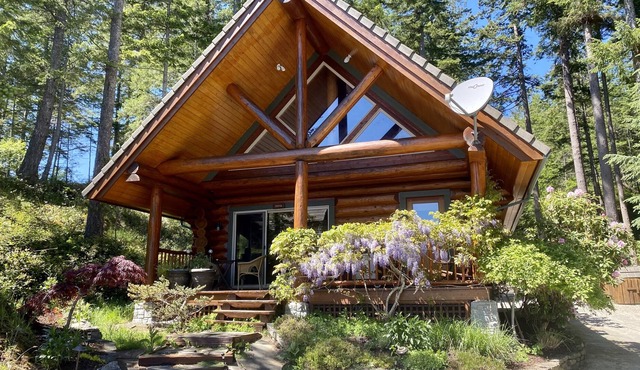 Cozy Cottage with 1000 feet Oceanfront