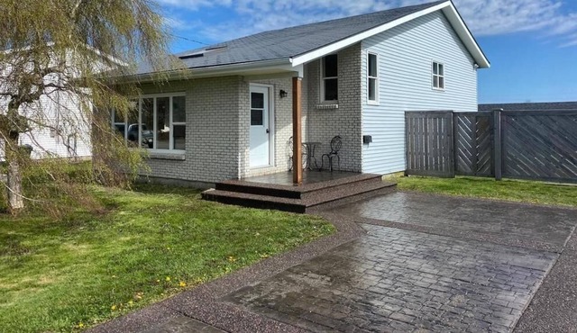 Cozy executive suite in Yarmouth for young professionals/retired individuals