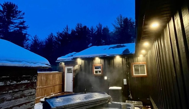 Cozy Hot Tub Cottage Escape