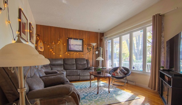Cozy house – 6p – Close to Centropolis & Carrefour Laval