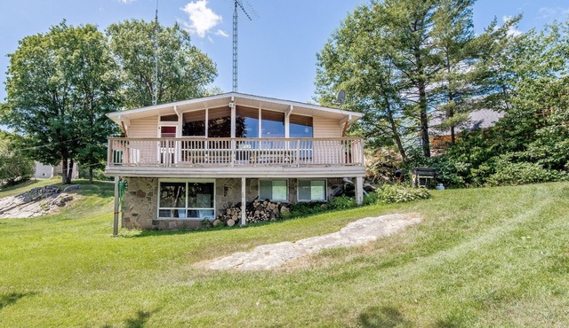 Cozy lakefront cottage overlooking the lake. Max 6 persons