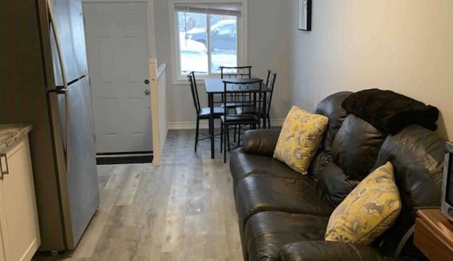Cozy Lower Unit Barrie
