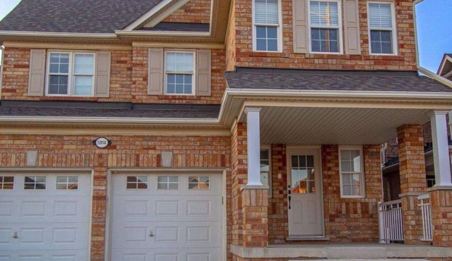 Cozy Modern Basement apartment in Mississauga near all the happening places.