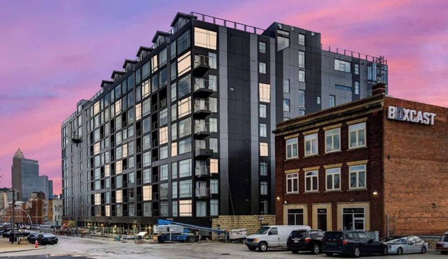 Cozy Ohio City Condo w/Balcony + Gym