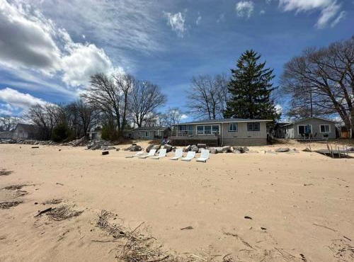 Cozy Oscoda Beach Cottage