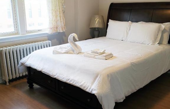 Cozy Private Rm Heart of North York Free Parking Full Kitchen Close to Downtown