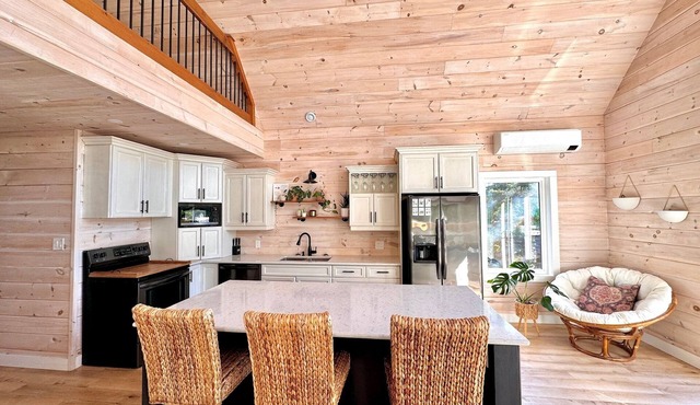 Cozy Riverview Cottage in Stanley Bridge - Minutes away from beaches and golf.