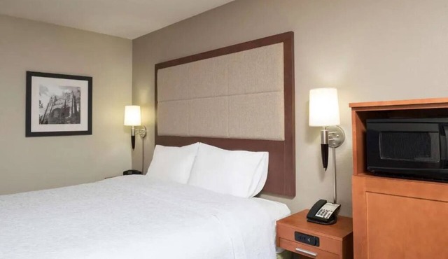 Cozy Room w/Free Hot Breakfast & Onsite Parking - Ideal for UM Visits