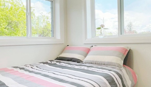 Cozy second-floor room for staying (E)