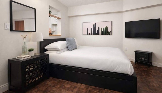 Cozy studio in the heart of Mount Pleasant!