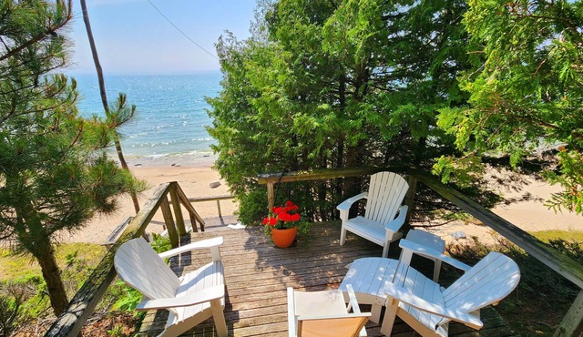 Cozy Tree Fort Cottage - Lake Michigan Sunsets