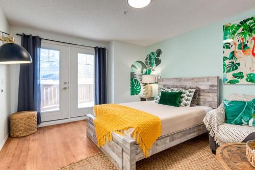 Cozy Tropical Vibe Haven in Canmore near Banff