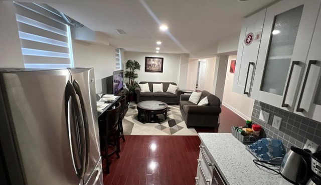 Cozy Two-Bedroom Luxury Suite near Toronto Airport