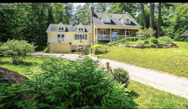 Cozy waterfront Cottage perfect for families
