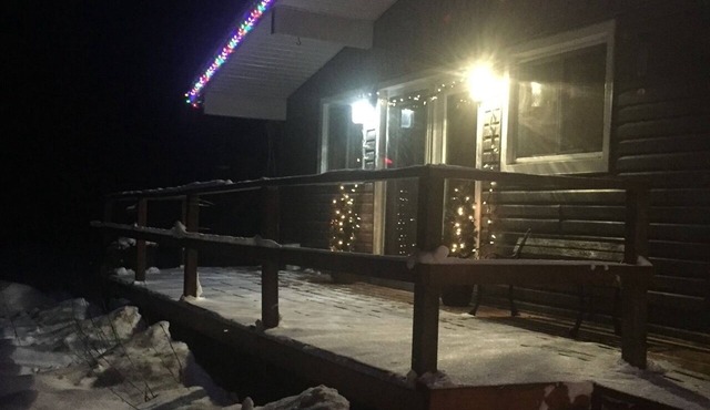 Crisp beautiful scenery, deer wandering through the yard. Come Unwind and Relax