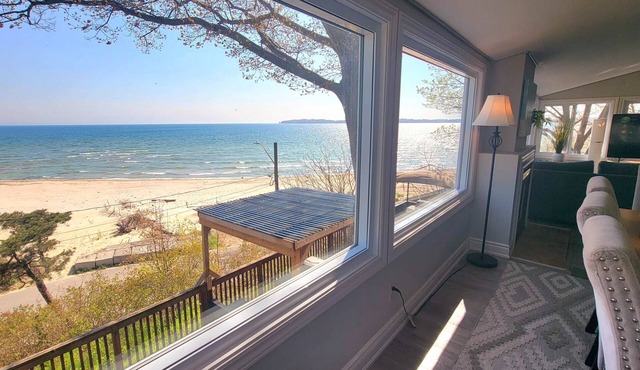 Crystal Beach Waterfront Cottage - Sunset Views!