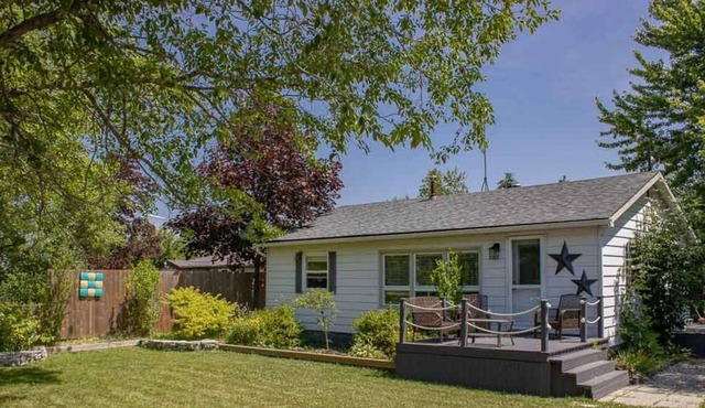 Cute as a Button - Two Bedroom Cottage, Sleeps 4