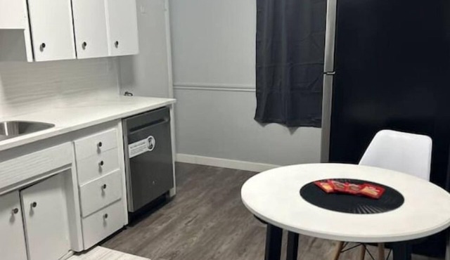 Cute Highland Park Entire Unit B