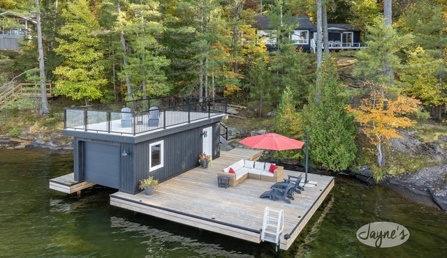 Darling 3 bed 2 bath cottage on Lake Joseph with Bunkie! NW Exposure! Boathouse