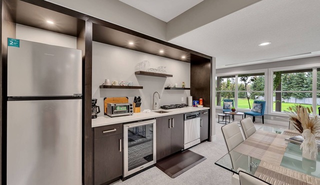 DaVinci - Tranquil 4bdrm Retreat with Pond Access