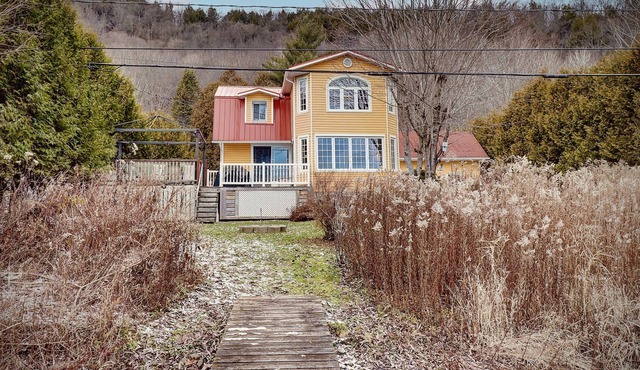 Dawn - Waterfront cottage - Lake Memphremagog - private dock