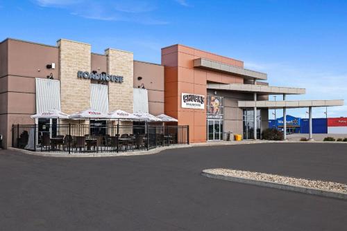 Days Inn & Suites by Wyndham Winkler