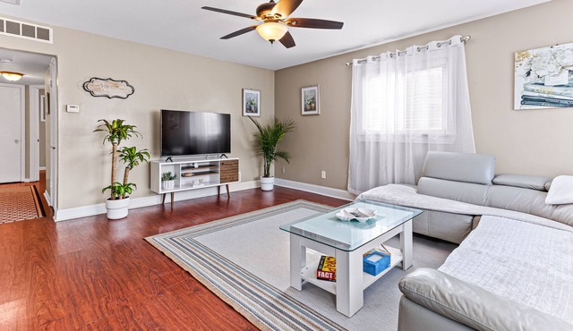 Dearborn Heights Luxury Stay - Close to DTW airport, Dearborn, Downtown Detroit