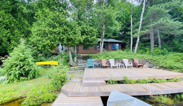 Digital Nomads and Family. Lakeshore Cottage on Rebecca Lake Muskoka