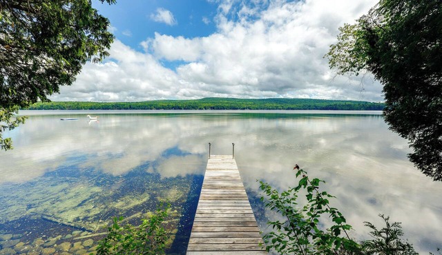 Dock & Gym! Lakefront Family Retreat in Lincoln