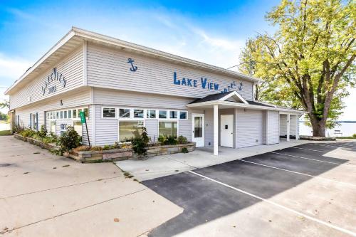 Double Bed suite in Heart of Lake City