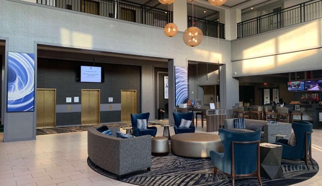 DoubleTree Suites by Hilton Hotel & Conference Center Chicago-Downers Grove