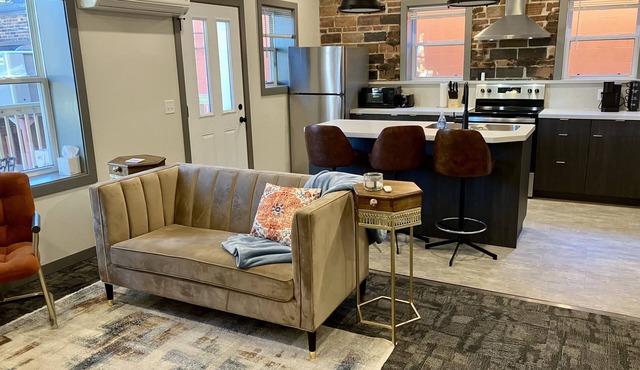 Downtown 2BR Apartment in Marshall