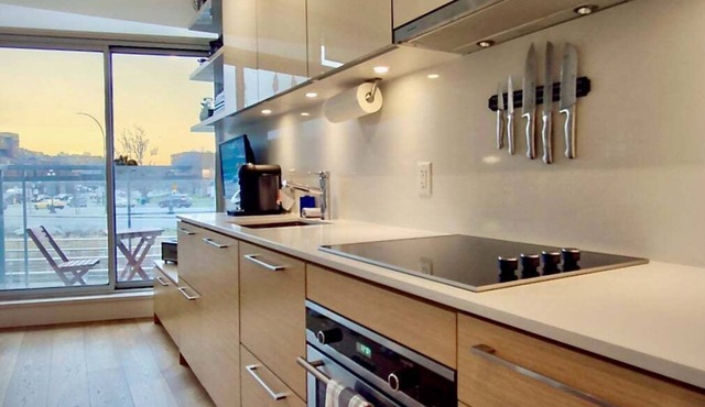 Downtown Charming Studio, Steps from Everything!