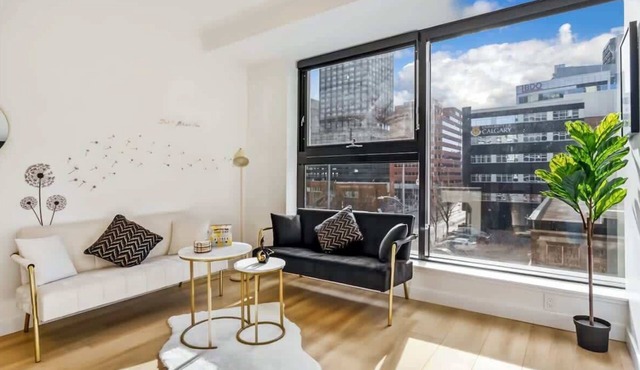 Downtown Escape | Gym Access, Sauna & Pool Table Fun