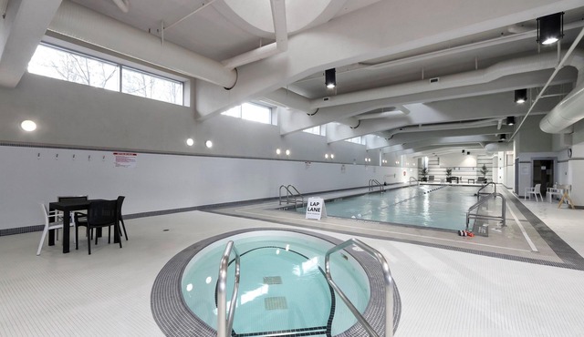 Downtown Modern-Industrial Condo 2bd/2bth + Parking