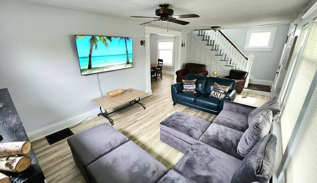 Downtown Oasis - Full house 2 minute walk to Jet Express & downtown Port Clinton