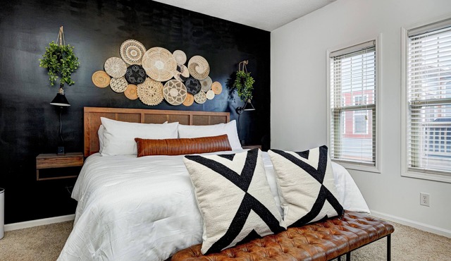 Downtown retreat 5mins to Bottleworks and Mass Ave w/Garage