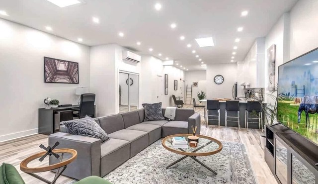 Downtown| Spacious 5 Beds |5 min Bell Centre