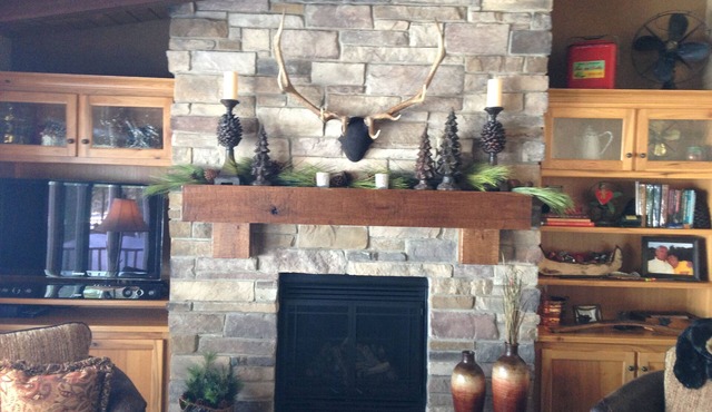 Draft week only. Great 3 bedroom cottage on a lake 40 minutes from Lambeau!