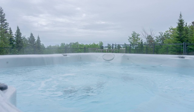 Dream on St. Lawrence River with pool and spa