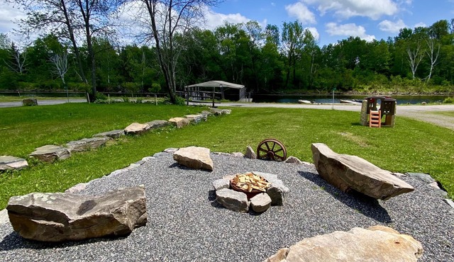 Duplex style cottage, 2 kitchens! Nestled in quaint area on River. Dock access!