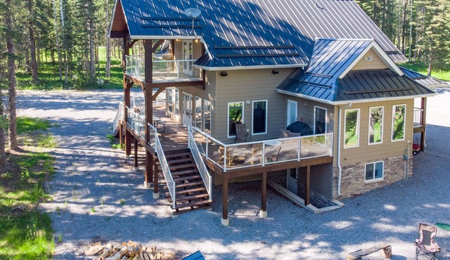 Eagle Ridge Chalet in beautiful Nordegg, Alberta