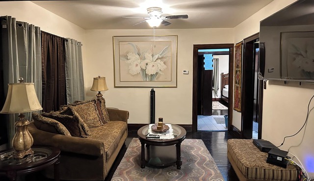 Eagles nest cozy quiet location 15 min drive to downtown area
