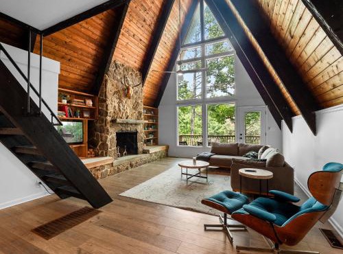 Echo Point - Pet-Friendly! Cozy Cabin Located Near Duncan Bridge Marina! in Jasper