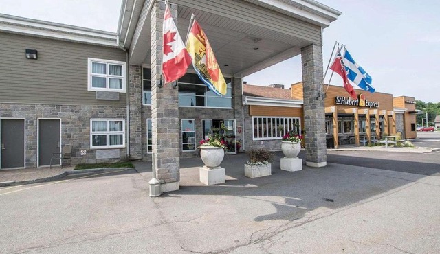 Econo Lodge Inn & Suites