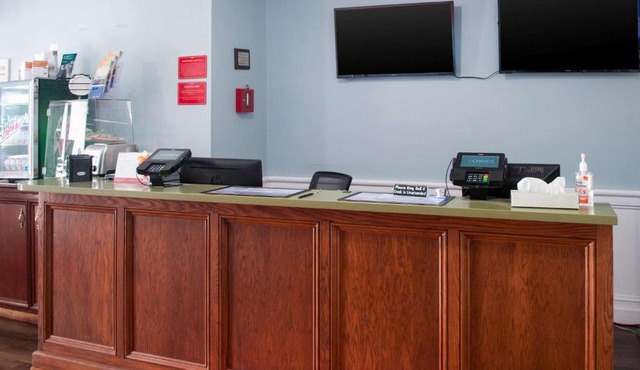 Econo Lodge Inn & Suites Sandusky South